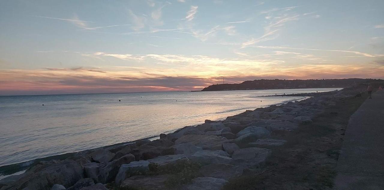 Le Balcon De Jersey - Face A La Mer Saint-Jean-de-la-Riviere Exterior photo